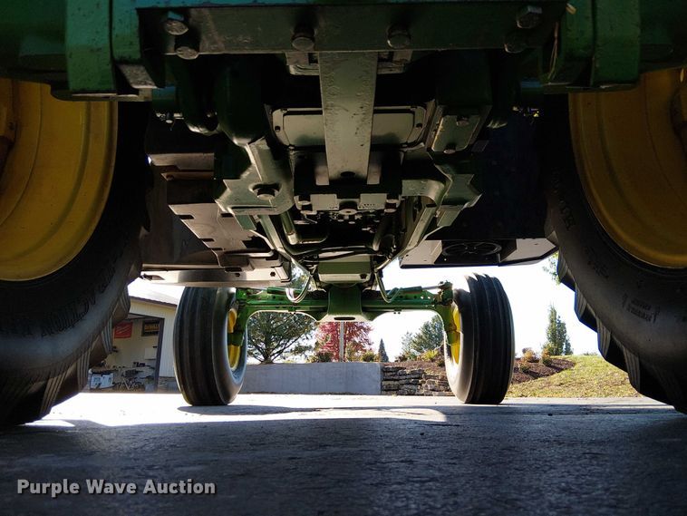 image for item DU3736 2002 John Deere 7410 tractor