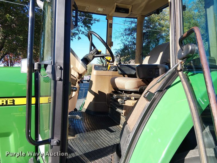 image for item DU3736 2002 John Deere 7410 tractor