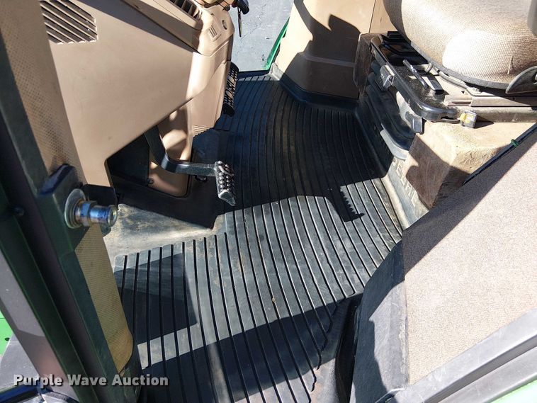 image for item DU3736 2002 John Deere 7410 tractor