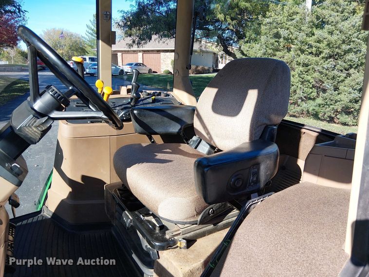 image for item DU3736 2002 John Deere 7410 tractor