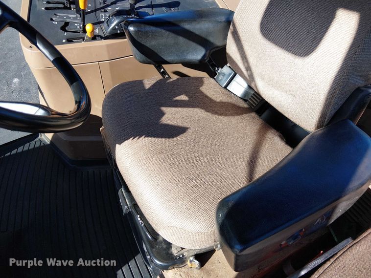 image for item DU3736 2002 John Deere 7410 tractor