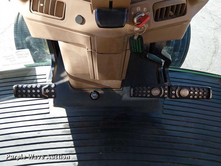 image for item DU3736 2002 John Deere 7410 tractor