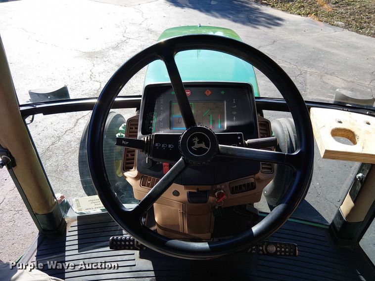 image for item DU3736 2002 John Deere 7410 tractor