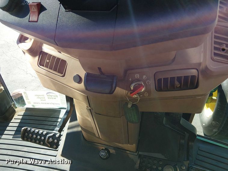 image for item DU3736 2002 John Deere 7410 tractor