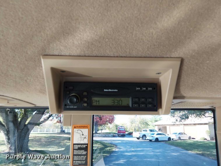 image for item DU3736 2002 John Deere 7410 tractor