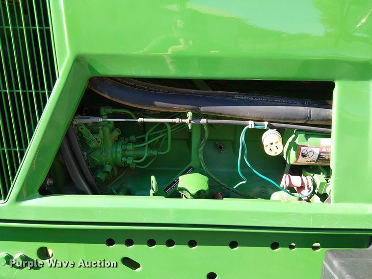 image for item DU3736 2002 John Deere 7410 tractor