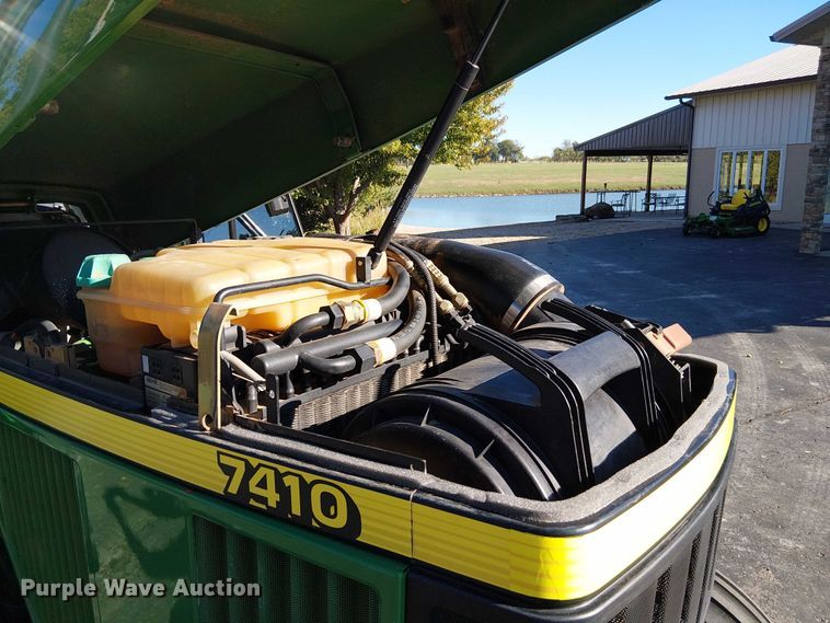 image for item DU3736 2002 John Deere 7410 tractor