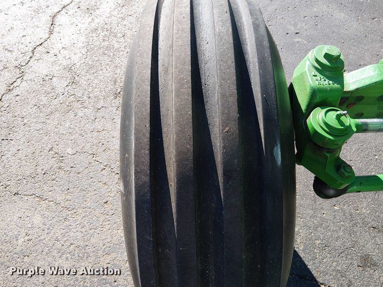 image for item DU3736 2002 John Deere 7410 tractor