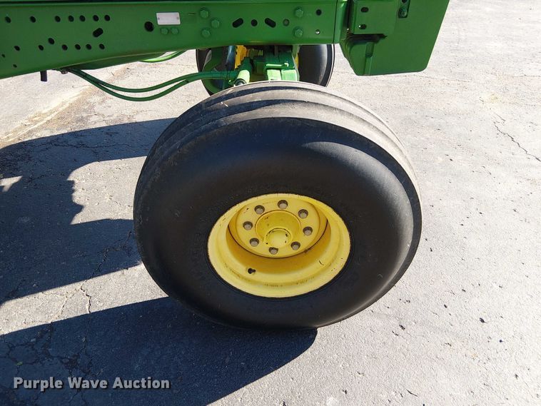 image for item DU3736 2002 John Deere 7410 tractor