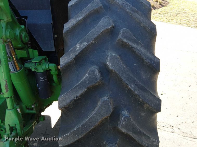 image for item DU3736 2002 John Deere 7410 tractor