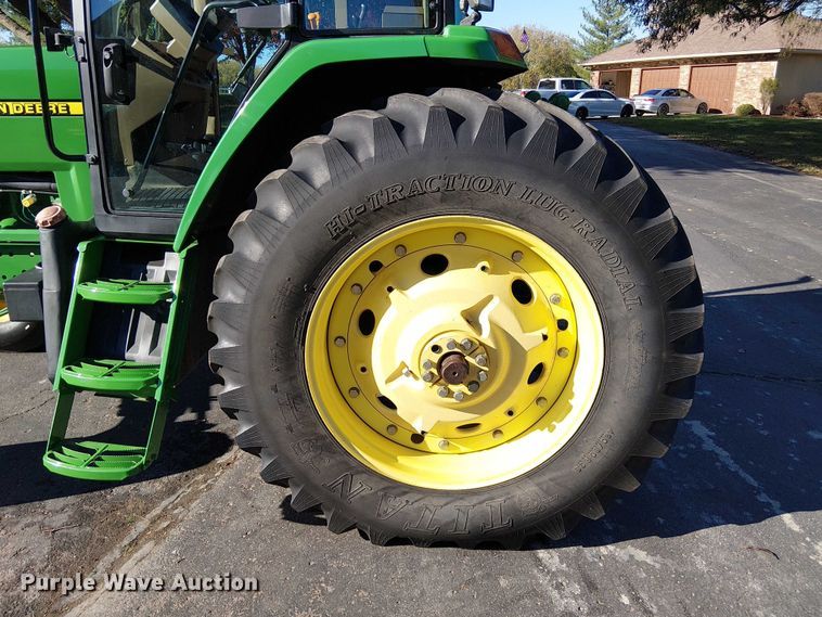 image for item DU3736 2002 John Deere 7410 tractor