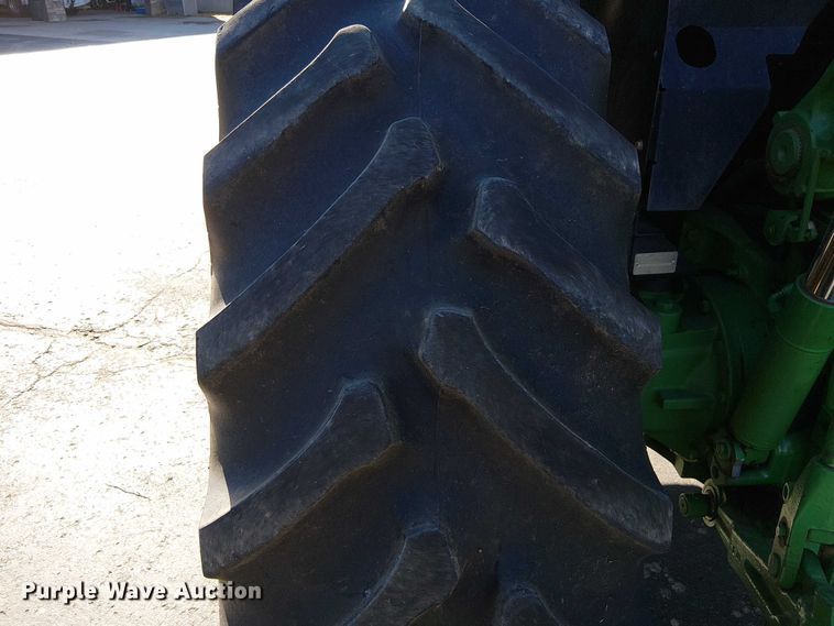 image for item DU3736 2002 John Deere 7410 tractor