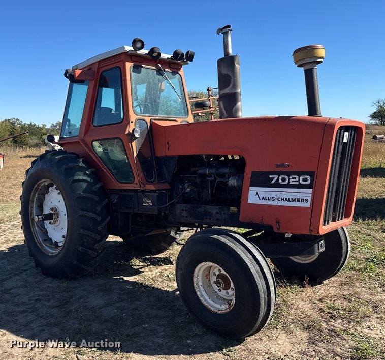 image for item DV2867 Allis-Chalmers 7020 tractor
