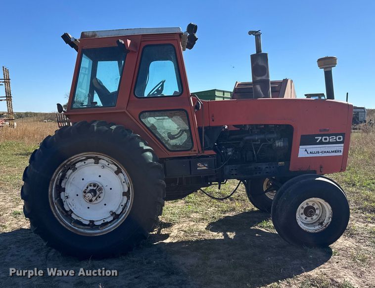 image for item DV2867 Allis-Chalmers 7020 tractor
