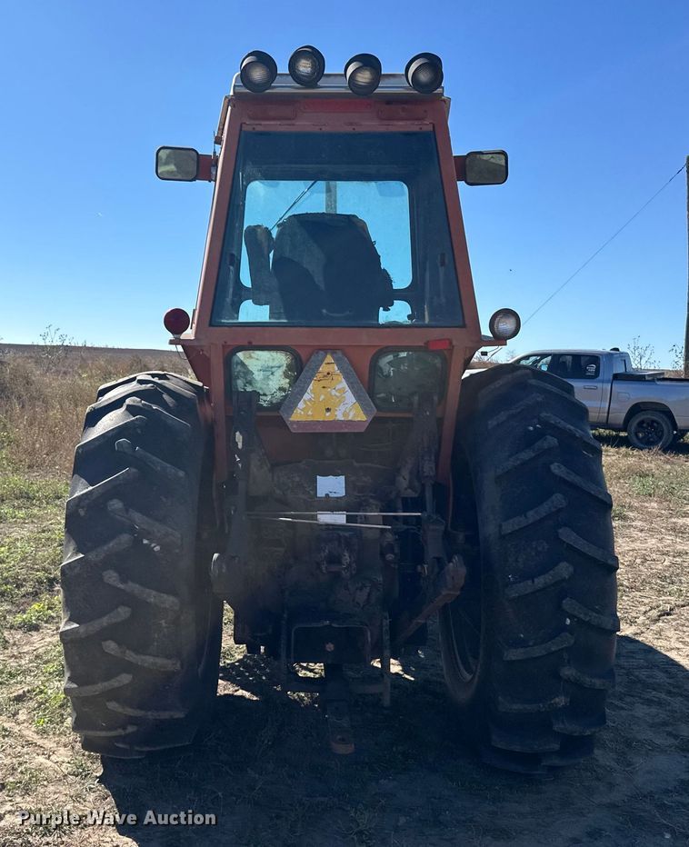 image for item DV2867 Allis-Chalmers 7020 tractor