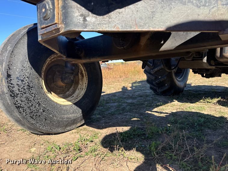 image for item DV2867 Allis-Chalmers 7020 tractor