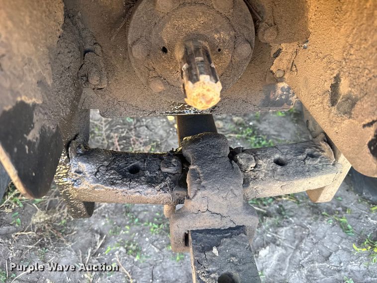 image for item DV2867 Allis-Chalmers 7020 tractor