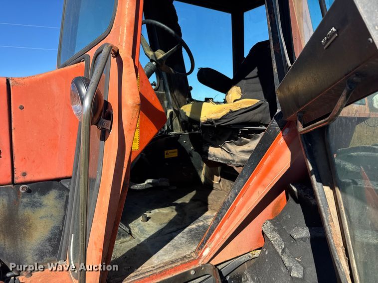 image for item DV2867 Allis-Chalmers 7020 tractor