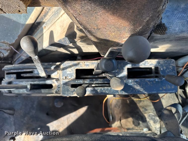 image for item DV2867 Allis-Chalmers 7020 tractor