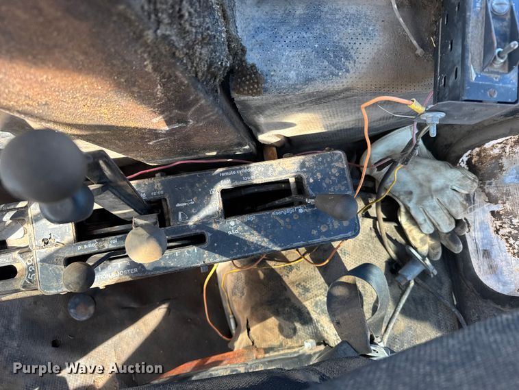 image for item DV2867 Allis-Chalmers 7020 tractor