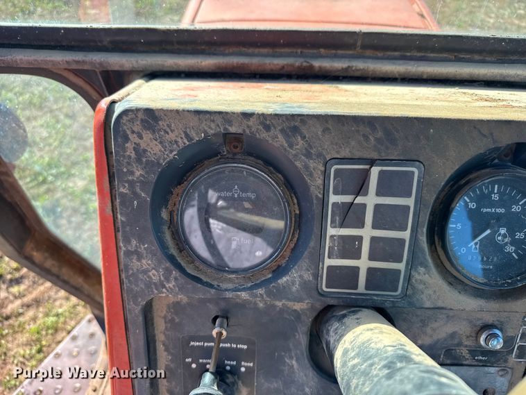 image for item DV2867 Allis-Chalmers 7020 tractor