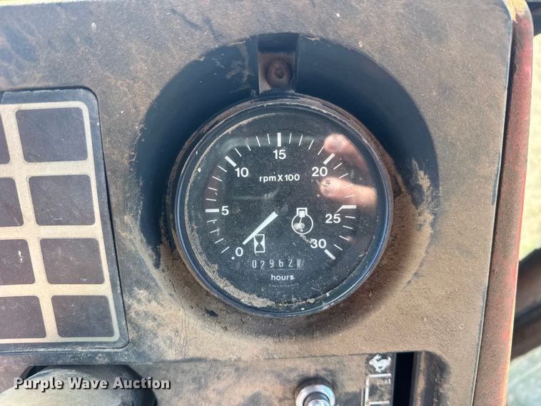 image for item DV2867 Allis-Chalmers 7020 tractor