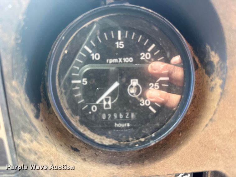 image for item DV2867 Allis-Chalmers 7020 tractor