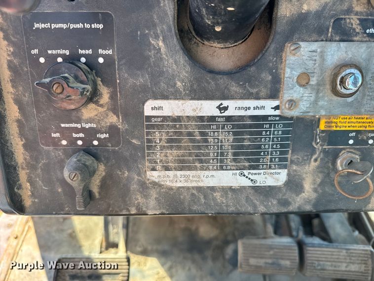 image for item DV2867 Allis-Chalmers 7020 tractor