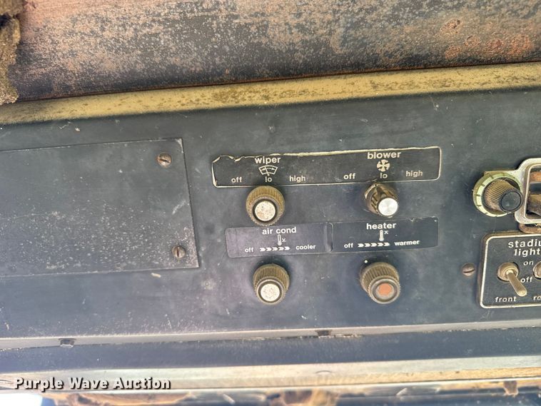 image for item DV2867 Allis-Chalmers 7020 tractor