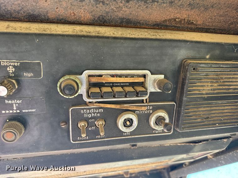 image for item DV2867 Allis-Chalmers 7020 tractor