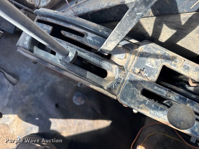 image for item DV2867 Allis-Chalmers 7020 tractor