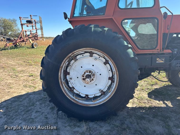 image for item DV2867 Allis-Chalmers 7020 tractor
