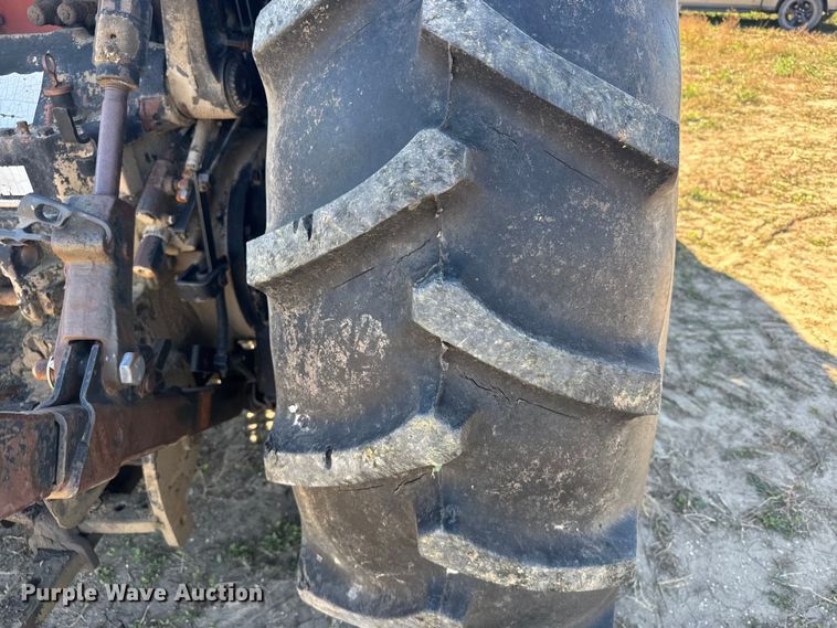 image for item DV2867 Allis-Chalmers 7020 tractor