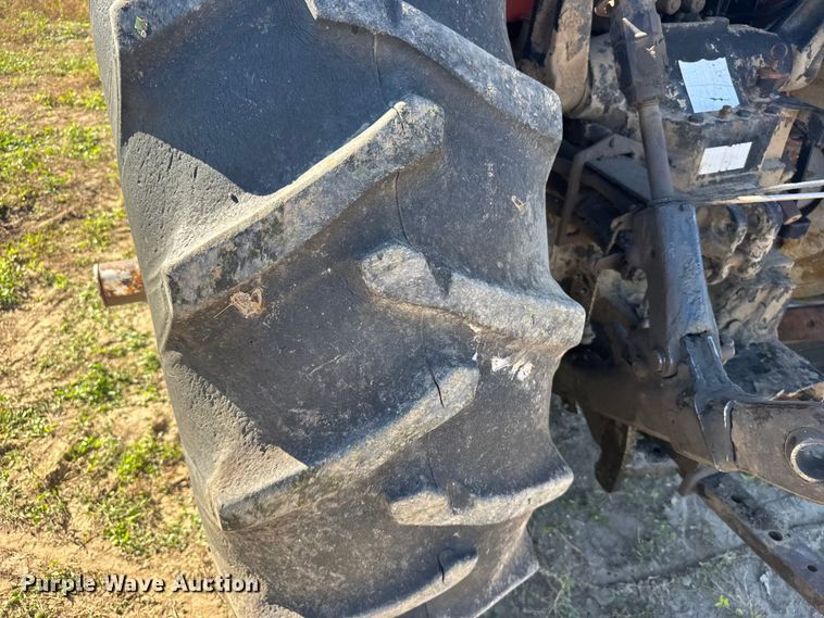 image for item DV2867 Allis-Chalmers 7020 tractor