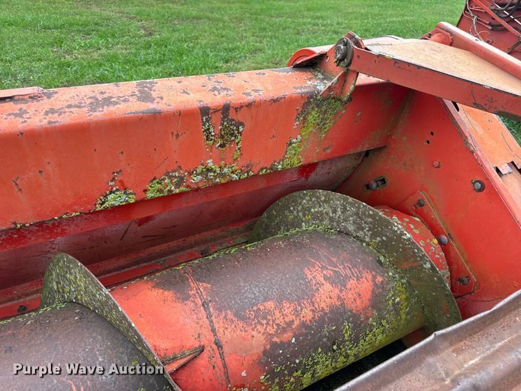 image for item DW6654 Massey Ferguson 2381 rigid head