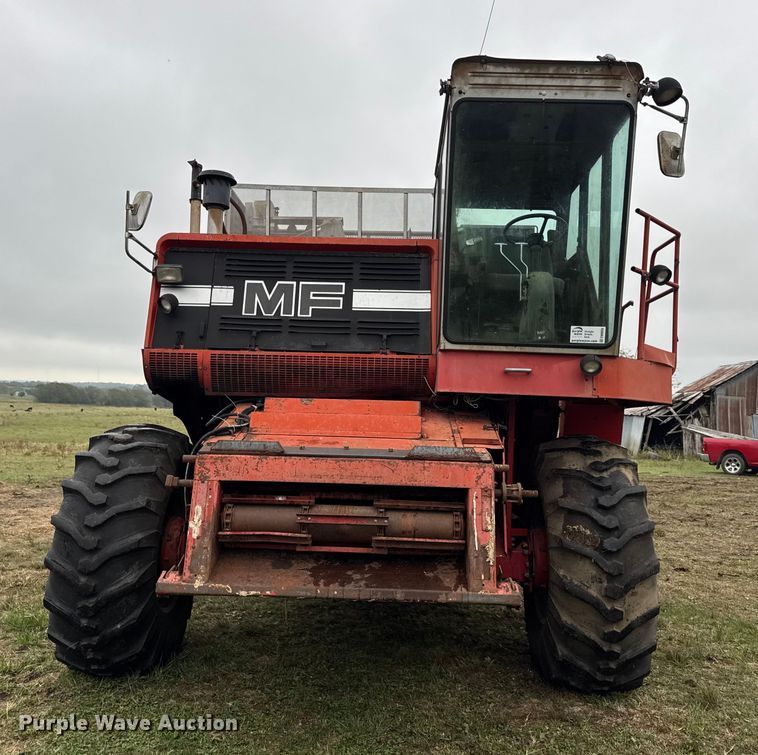 image for item DW6656 1984 Massey Ferguson 850 combine