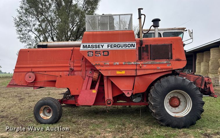 image for item DW6656 1984 Massey Ferguson 850 combine