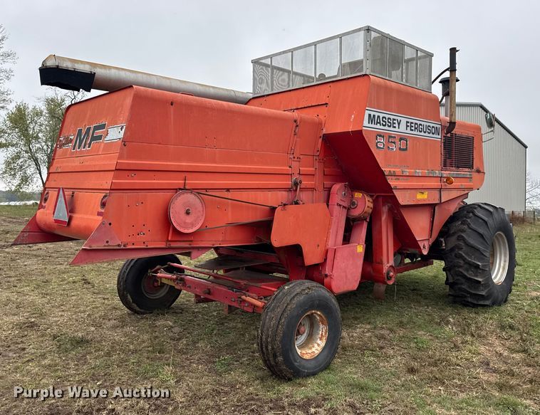 image for item DW6656 1984 Massey Ferguson 850 combine