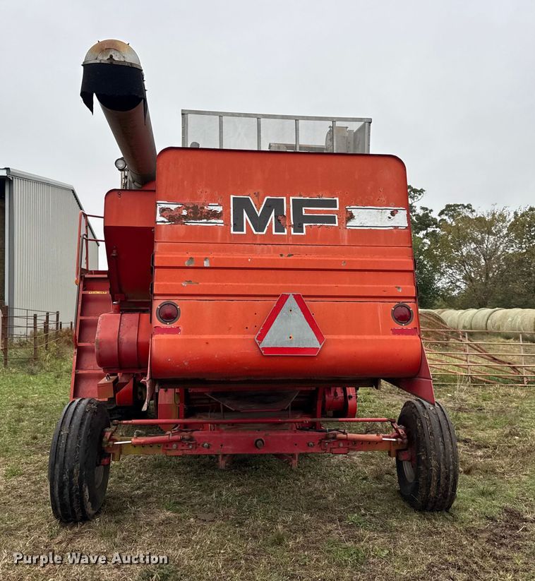 image for item DW6656 1984 Massey Ferguson 850 combine