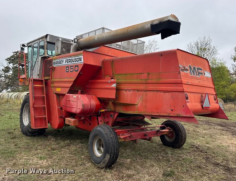 image for item DW6656 1984 Massey Ferguson 850 combine