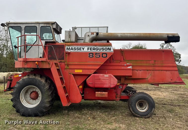image for item DW6656 1984 Massey Ferguson 850 combine