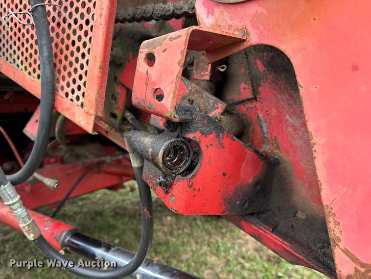 image for item DW6656 1984 Massey Ferguson 850 combine