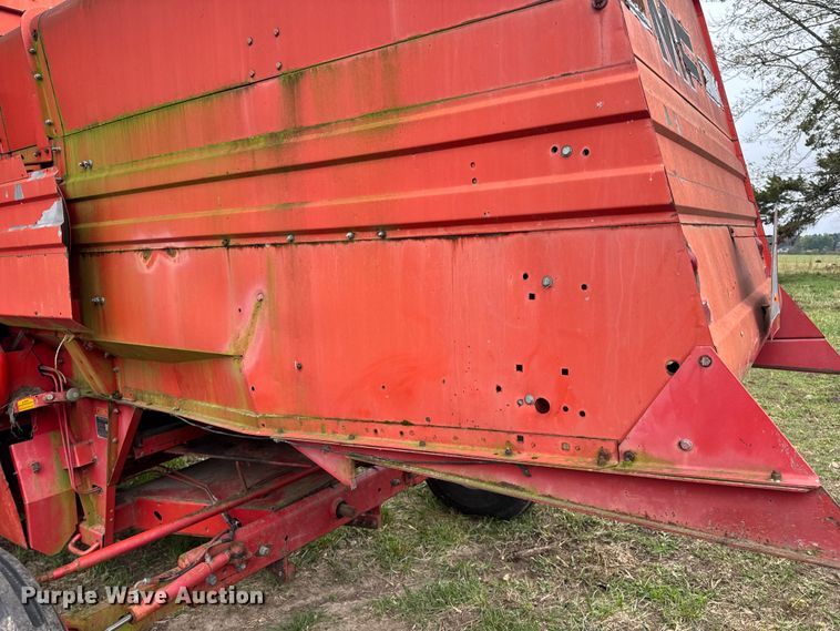 image for item DW6656 1984 Massey Ferguson 850 combine