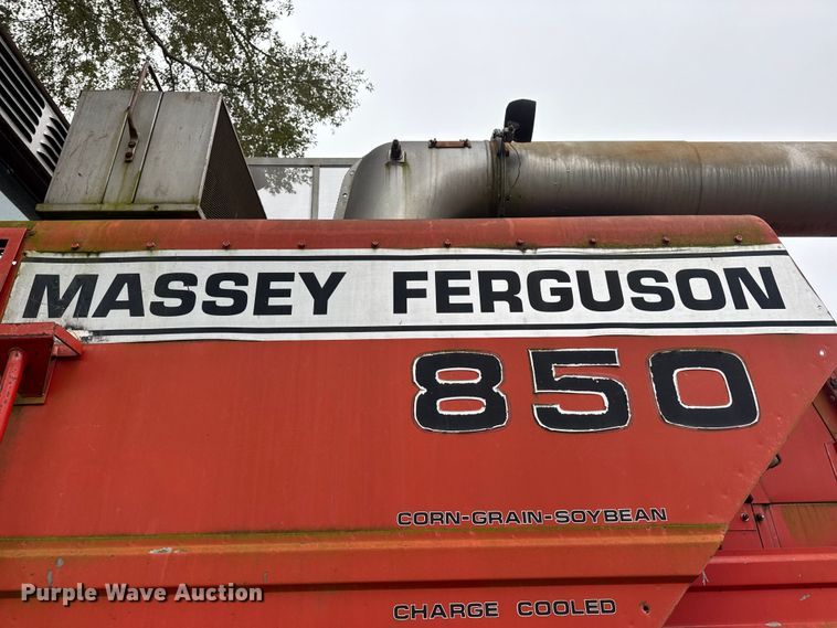 image for item DW6656 1984 Massey Ferguson 850 combine