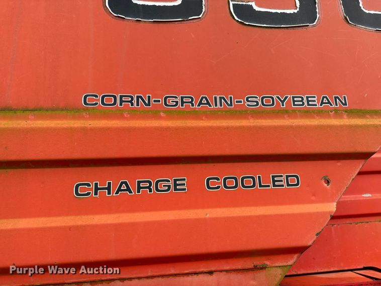 image for item DW6656 1984 Massey Ferguson 850 combine