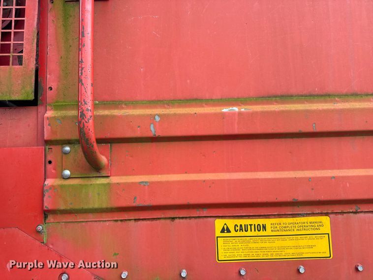 image for item DW6656 1984 Massey Ferguson 850 combine