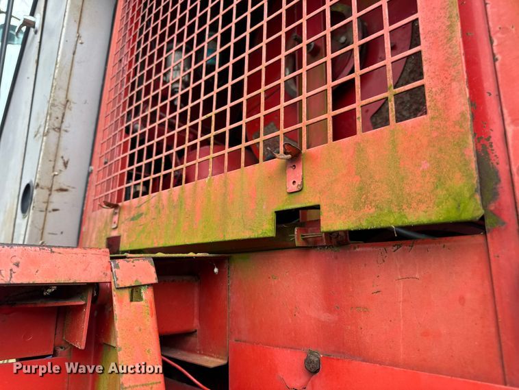 image for item DW6656 1984 Massey Ferguson 850 combine