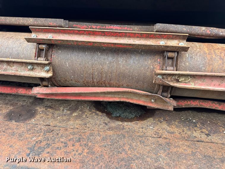 image for item DW6656 1984 Massey Ferguson 850 combine