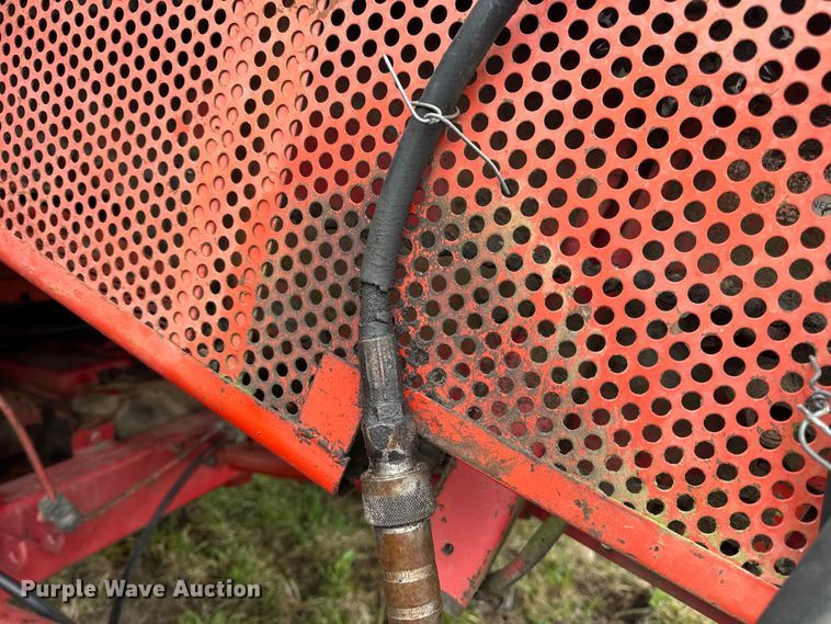 image for item DW6656 1984 Massey Ferguson 850 combine