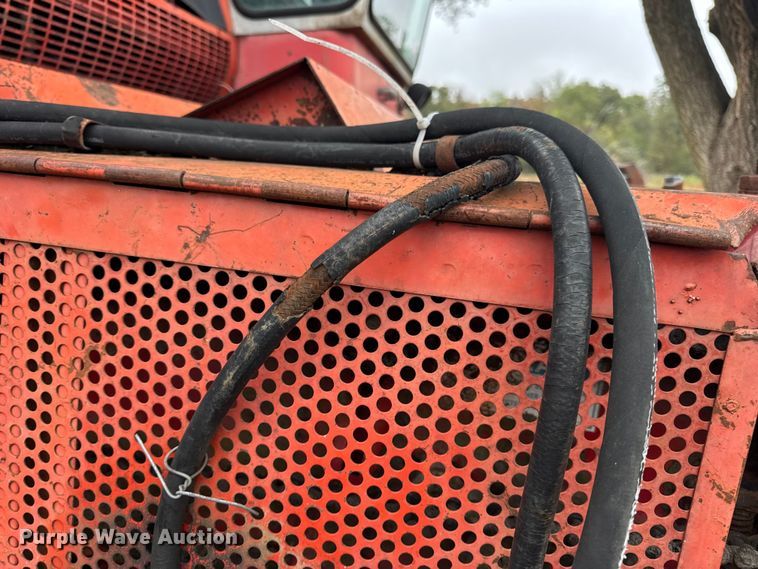 image for item DW6656 1984 Massey Ferguson 850 combine